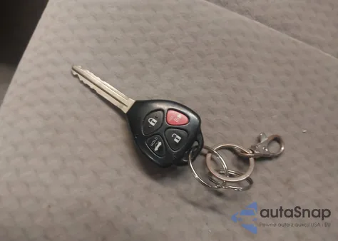 2010 Toyota Camry Le z USA, uszkodzony, nr VIN 4T4BF3EK0AR084769